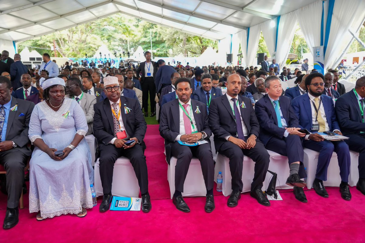 TheVillaSomalia's tweet photo. His Excellency President @HassanSMohamud joined fellow EAC Heads of State and Government at the High-Level Side Event commemorating the 25th Anniversary of the East African Community (EAC), reflecting on its transformative journey and forward-looking vision.

The President reaffirmed Somalia’s unwavering commitment to regional integration, economic cooperation, and the pursuit of shared prosperity. He underscored the importance of fostering collaboration to tackle collective challenges, promote peace and stability, and harness the immense potential of the region to achieve sustainable growth and a brighter future for the benefit of all member states.