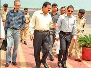 stand_will69027's tweet photo. @irobertvadra अदानी के चाटुकार। https://t.co/9aLzB1pmoc