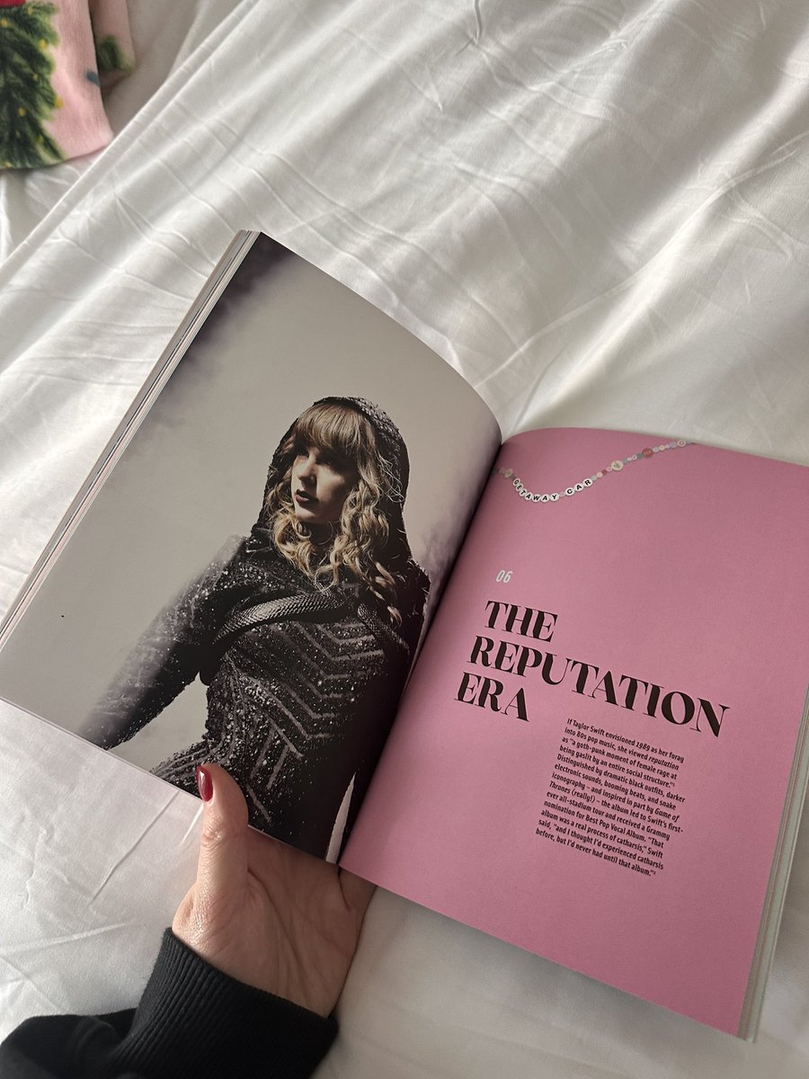 theswiftiegirls's tweet photo. !!!GIVEAWAY!!!

In honor of such a fun day we wanted to add to the joy and give away a new Taylor book! Rules below✨

Follow us 
Like and repost this 
Tag a swiftie 💓

Ends December 13th https://t.co/OhNur7Wn7O