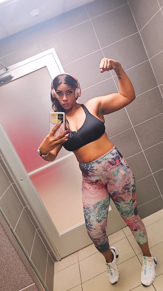 FirstLadyFlex's tweet photo. Keep Calm....it's Flex Friday! πͺπΎππβ€οΈβπ₯
#1stladyflex #coachjohnson #fitmom #fitcoach #personaltraining #strengthtraining #team151 #151threads #fortyplusandfabulous #amazonbeauty #gymaddict #fitnessmotivation #fitnessjourney #womenlifttoo #strongisthenewbeautiful #strongissexy https://t.co/wHAzkLaEU9