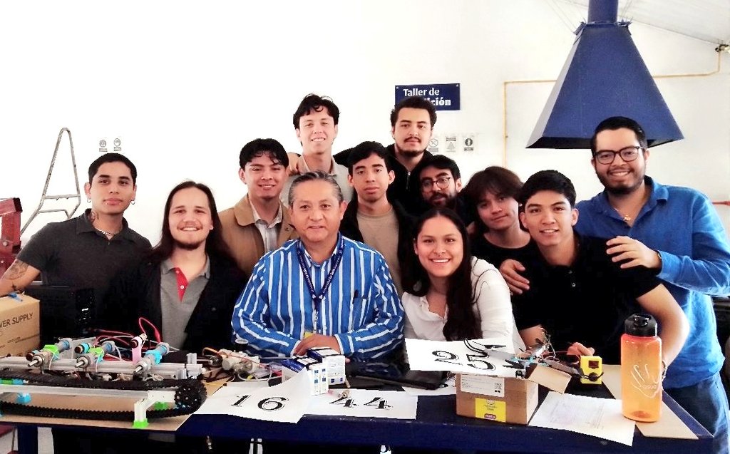 IngenieriaODP's tweet photo. Un placer saludar a mis estudiantes y constatar el crecimiento en su formación académica en la "Feria de Proyectos" de la @LaSalle_Cuerna
Pronto serán brillantes profesionistas de la ingeniería. Enhorabuena 👏👏👏 https://t.co/LNdZQILlvr