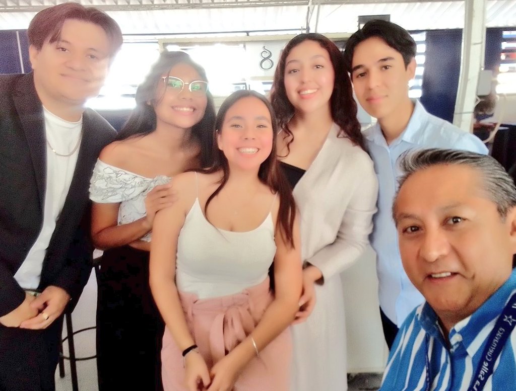 IngenieriaODP's tweet photo. Un placer saludar a mis estudiantes y constatar el crecimiento en su formación académica en la "Feria de Proyectos" de la @LaSalle_Cuerna
Pronto serán brillantes profesionistas de la ingeniería. Enhorabuena 👏👏👏 https://t.co/LNdZQILlvr