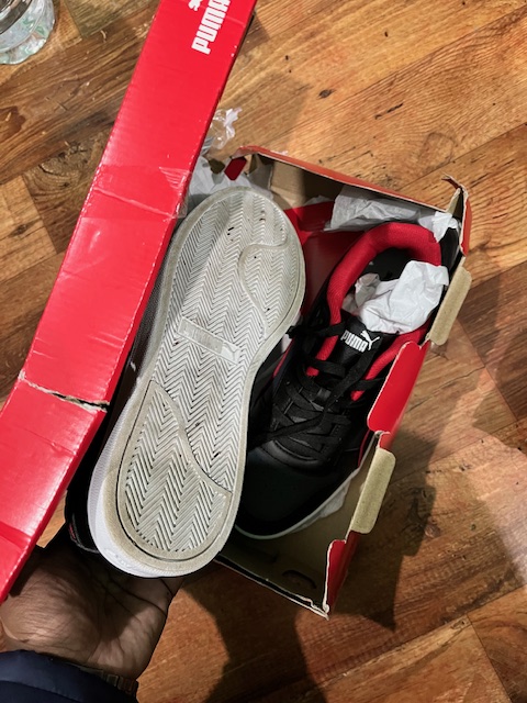 Hrid_2050's tweet photo. So I had ordered sneakers from flipkart and i got used sneakers . I am absolutely disgusted by it. This is absolutely unacceptable from @Flipkart @flipkartsupport @_sachinbansal @_Kalyan_K https://t.co/5fAdoINUNY