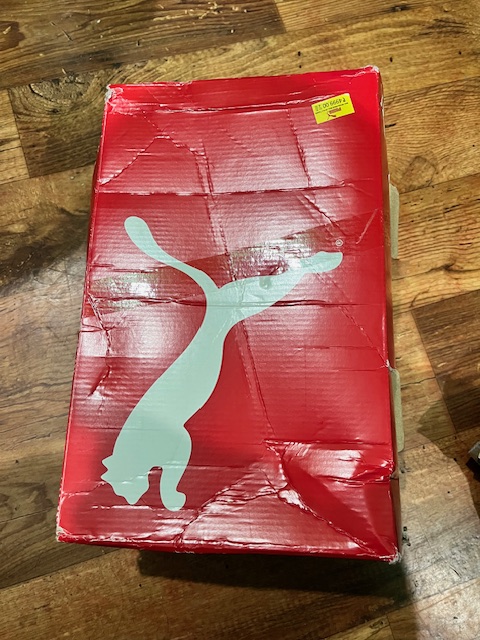 Hrid_2050's tweet photo. So I had ordered sneakers from flipkart and i got used sneakers . I am absolutely disgusted by it. This is absolutely unacceptable from @Flipkart @flipkartsupport @_sachinbansal @_Kalyan_K https://t.co/5fAdoINUNY