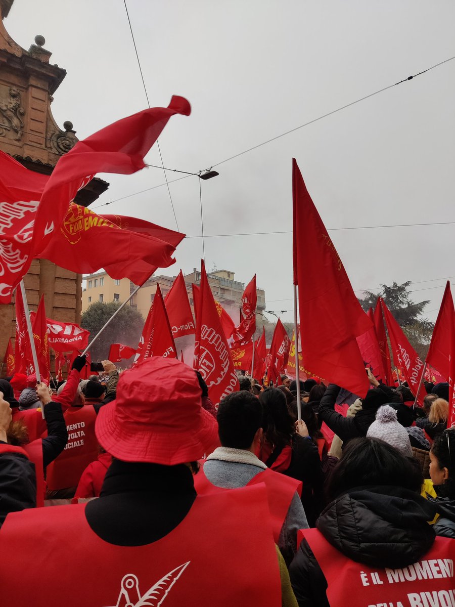 SebastianNicolo's tweet photo. Qualche foto di oggi a Bologna. #ScioperoGenerale #sciopero https://t.co/UTXs5mkHup