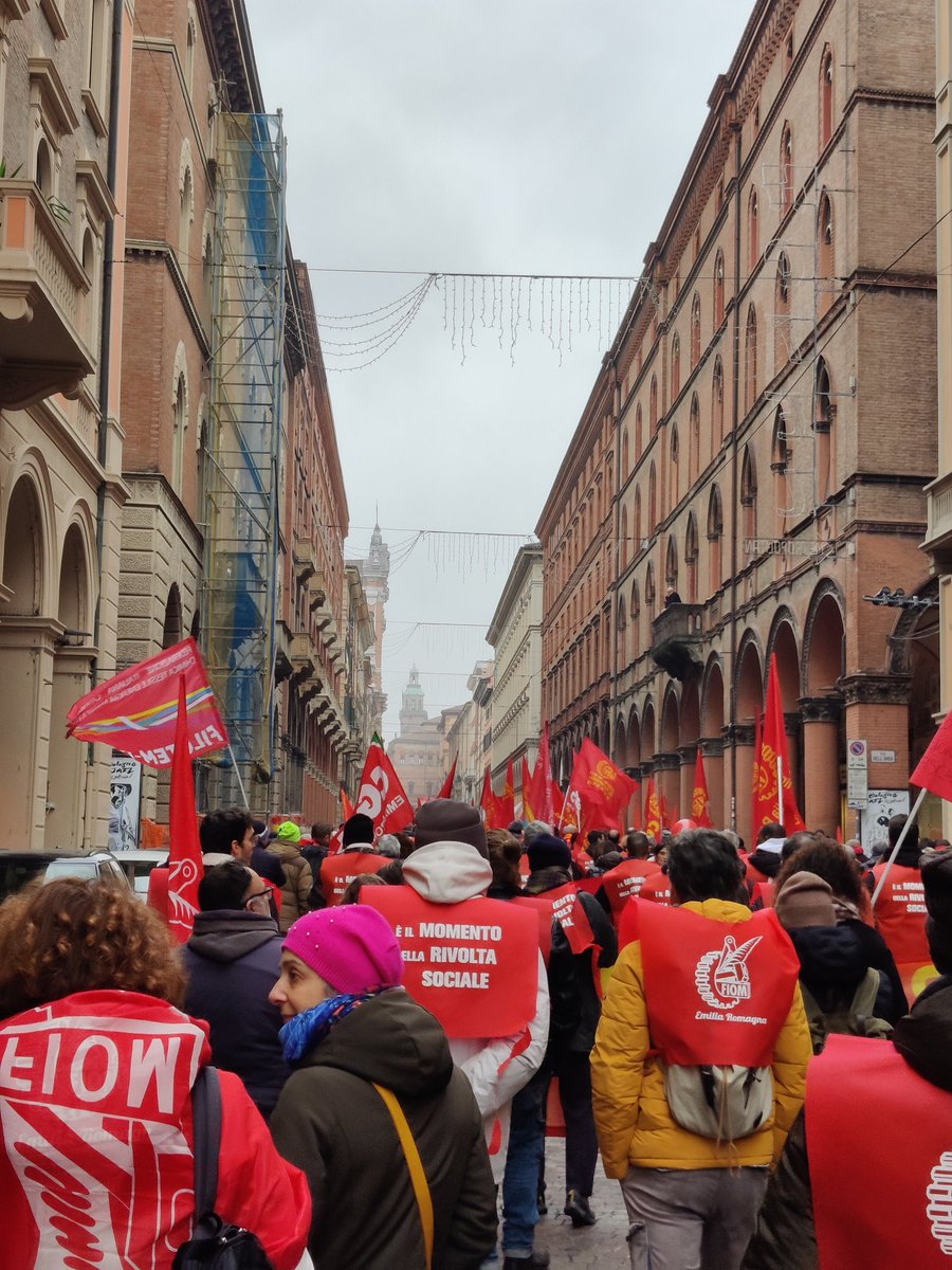 Qualche foto di oggi a Bologna. #ScioperoGenerale #sciopero