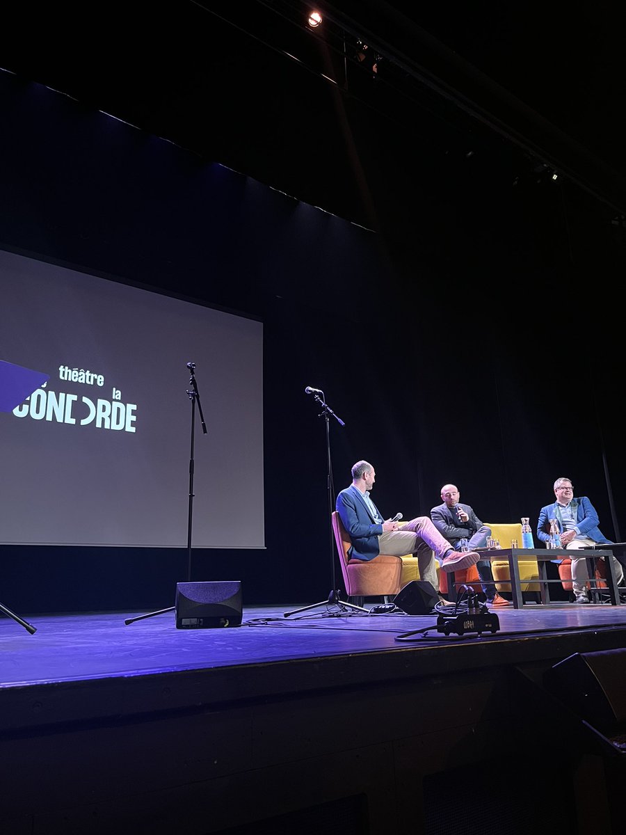 « Il n’y a que la ville de Paris qui peut remplir un théâtre un vendredi soir pour parler désinformation, IA et démocratie » déclare <a href="/Yascha_Mounk/">Yascha Mounk</a> en ouverture de son débat avec <a href="/MicheronH/">Hugo Micheron</a> et <a href="/Colon_David/">David Colon</a>