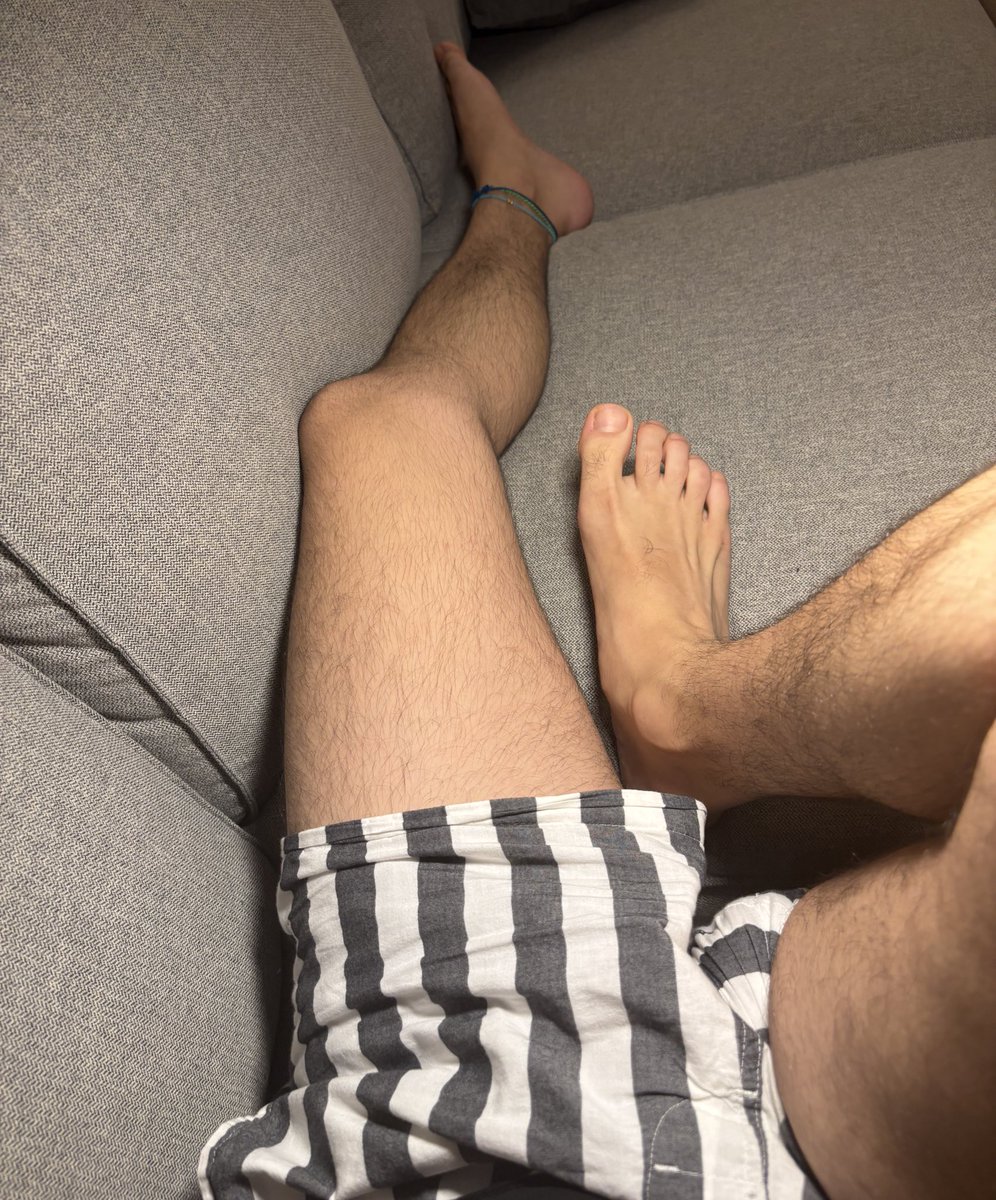 They’re waiting to be rubbed 🤤 #feet #soles #malefeet #gayfeet #toes