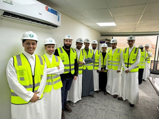 كانت زيارة مشاريع حدائق الملك عبدالله فرصة مثمرة ومُلهمة للغاية استعرضت خلالها تطبيقات هندسية مبتكرة وتقنيات متقدمة في مجالات الإضاءة المستدامة وشبكات الطاقة والأنظمة الكهربائية الذكية. هذه المشاريع أكدت لي أهمية دمج التخصصات الهندسية التي تخدم المجتمع وتحقق التنمية المستدامة.