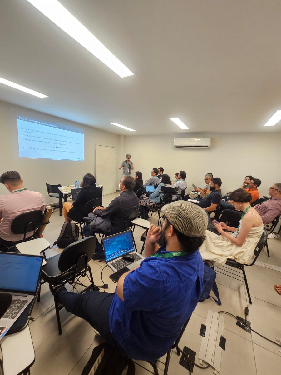 LIES_matUC's tweet photo. 🎓✨ ¡LIES en CONBRATRI 2024! Jorge González impartió un minicurso basado en su reciente libro sobre Kernel Equating y dictó una charla invitada sobre identificabilidad en modelos estadísticos para equating. 📖👏 ¡Gracias a la organización por fomentar colaboración académica! https://t.co/9c5ElylalH