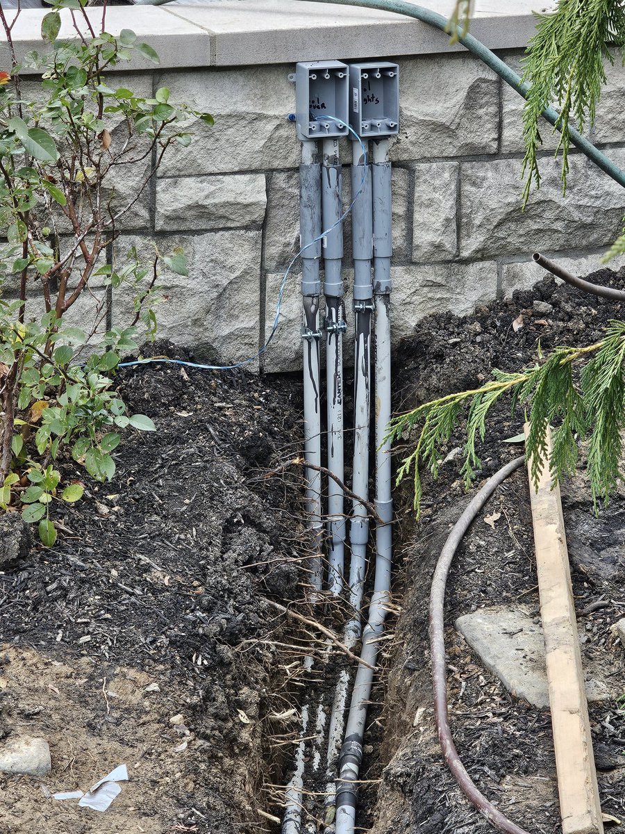 NewWaveElectric's tweet photo. Getting Underground pool ready for inspection. https://t.co/KXQjwqNoNx
