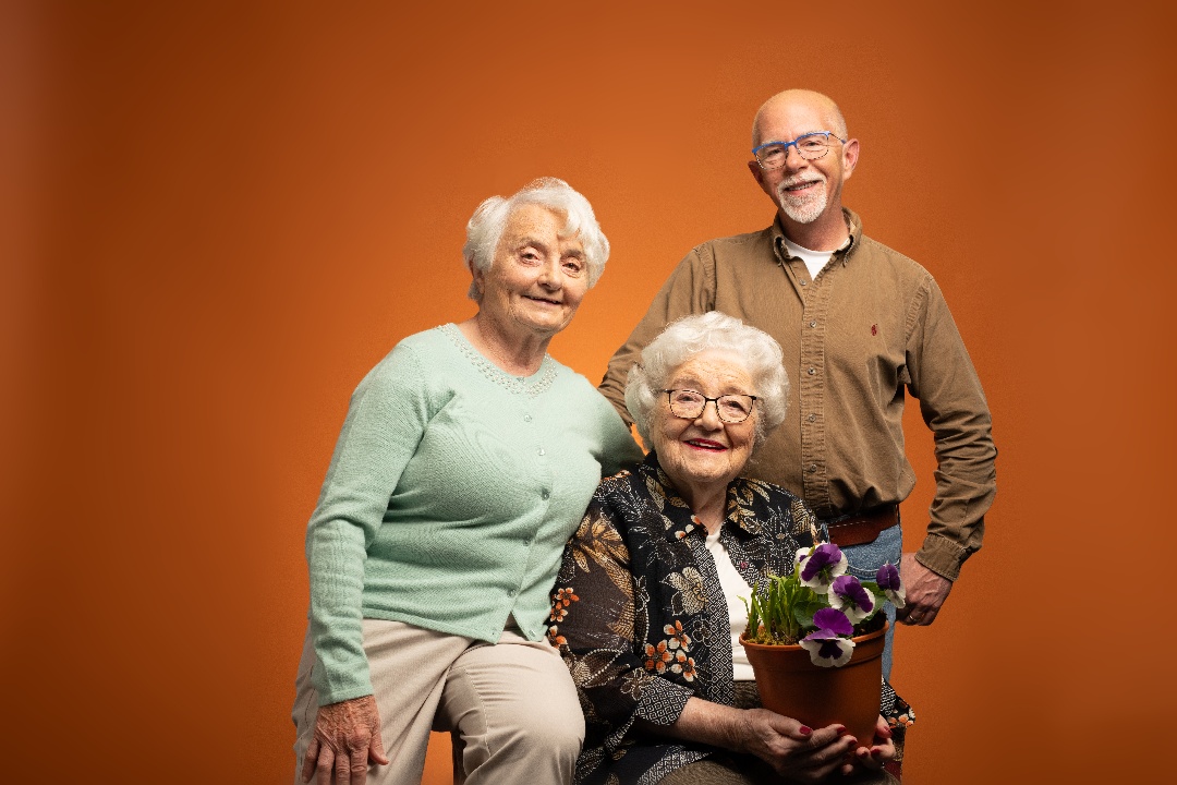 🎄 This holiday season, give your loved one the gift of compassionate care. If you're exploring memory care options, our blog shares 4 essential tips to help you choose the best community.

Learn more and start your journey to peace of mind: hubs.la/Q02ZCvbf0