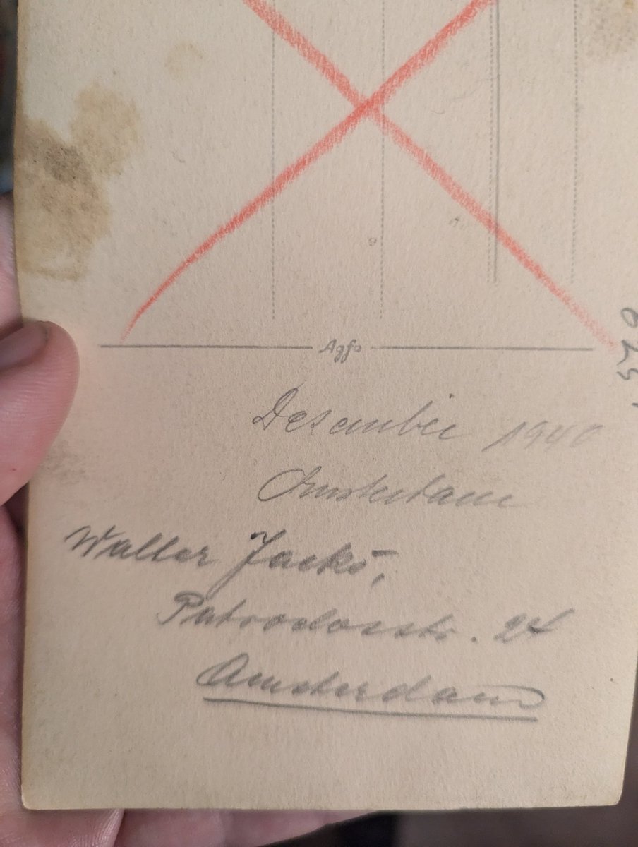 After all these years we finally looked at the back of this photo of my Opa.

December 1940, Amsterdam, Patroclosstraat 24.

The address is the same place his parents and little sister were taken in a Nazi razzia in 1943 and sent to <a href="/Sticht_Sobibor/">Sobibor Foundation - Stichting Sobibor</a> to be gassed. 

1/3 🧵