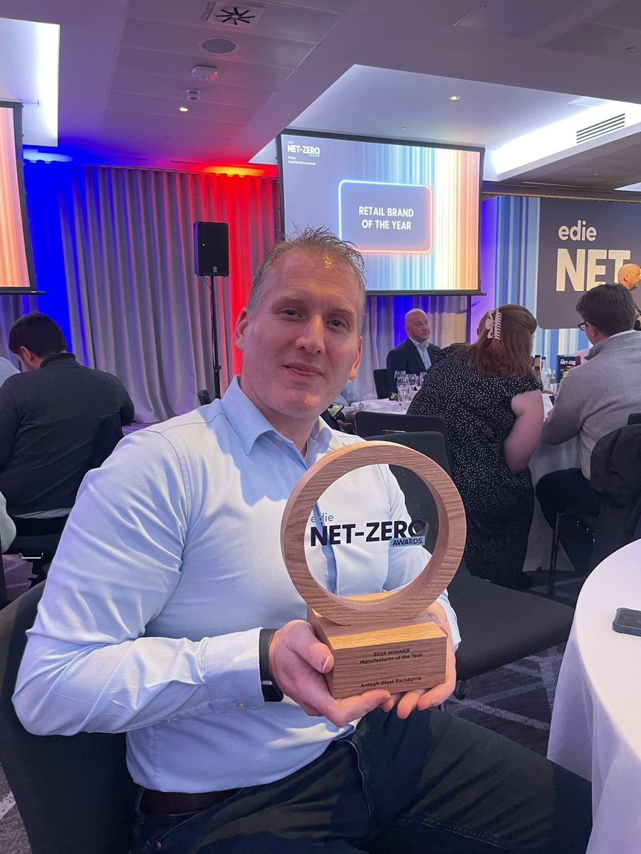 ArdaghGlass's tweet photo. We were delighted to win the Manufacturer of the Year category in the @edie 2024 Net Zero awards 😊 #netzeroawards #edienetzeroawards 
#decarbonisation
#glass #packaging https://t.co/wyDlemImUz