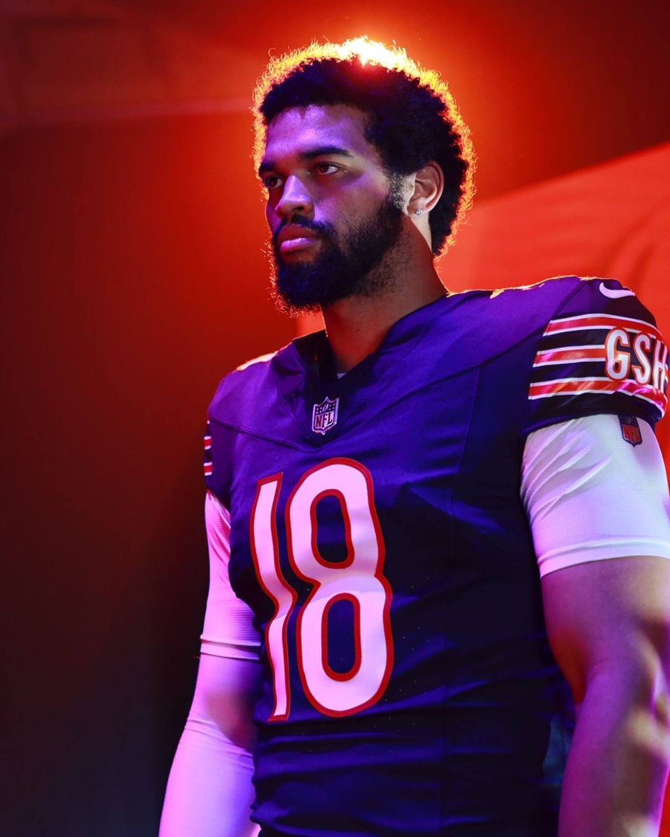 FantasyGazette_'s tweet photo. REPORT: After having similar rocky starts to their careers, #Jaguars superstar Trevor Lawrence called #Bears Caleb Williams to encourage him that “it gets better, but not really.”

Classy move from Lawrence 👏🏻 https://t.co/0fwNyNGJDX