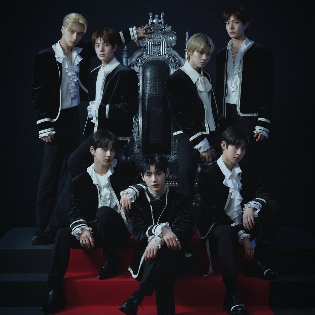 05BYNIKI's tweet photo. — ENGENEs, oficialmente hoy hará su gran debut ENHYPEN con su mini álbum titulado "BORDER: DAY ONE", incluyendo en total 6 canciones, su debut es a las 6PM KST!

ENHYPEN OUR 4EVER HOME
#FOUREVERCONNECTED #Happy_4th_ENniversary #사년동안_달려온_우리의_하이웨이 @ENHYPEN_members https://t.co/Q5mv0uCyDM