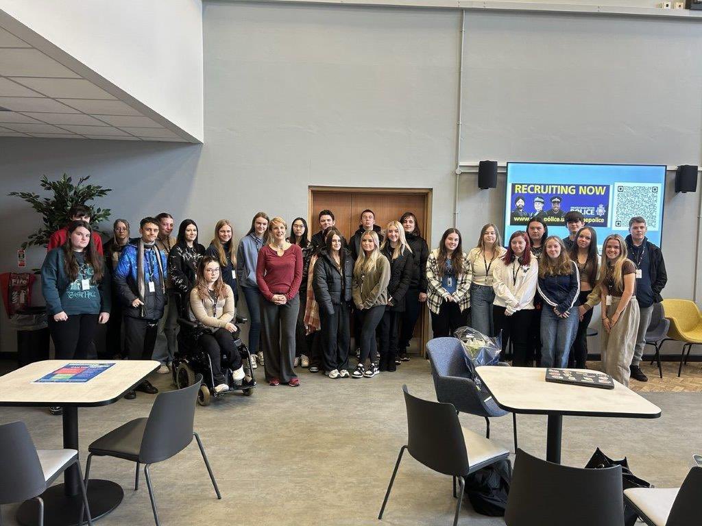 I was lucky enough to be invited to <a href="/wiganleighcol/">Wigan & Leigh College</a> this week to talk to their students about my career in <a href="/gmpolice/">Greater Manchester Police</a>.
Some great questions were asked and there was interest in joining the police both as police officers and CSIs.
#Police #csi #forensics #pcda 
<a href="/SalfordUni/">University of Salford</a>