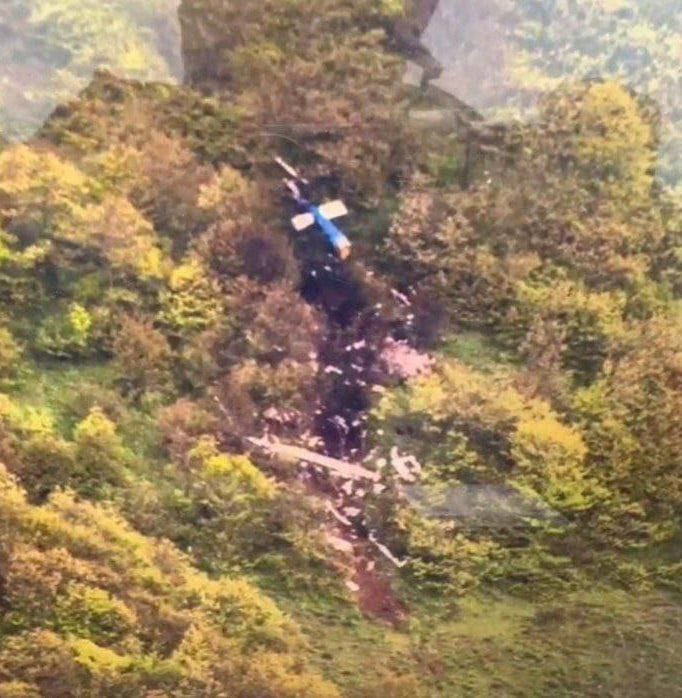 حلب دومین شهر مهم و استراتژیک سوریه سقوط کرد،شهری که قاسم سلیمانی گفته بود اگه تکفیری‌ها بگیرنش کلید دمشق رو میدیم بهشون!
در همه این سالها اسرائیل به ظرافت توان جمهوری اسلامی در سوریه را به صفر رساند، حزب الله را اخته کردو بشار اسد هم دیگه نه علاقه داره و نه توان که قتل عام