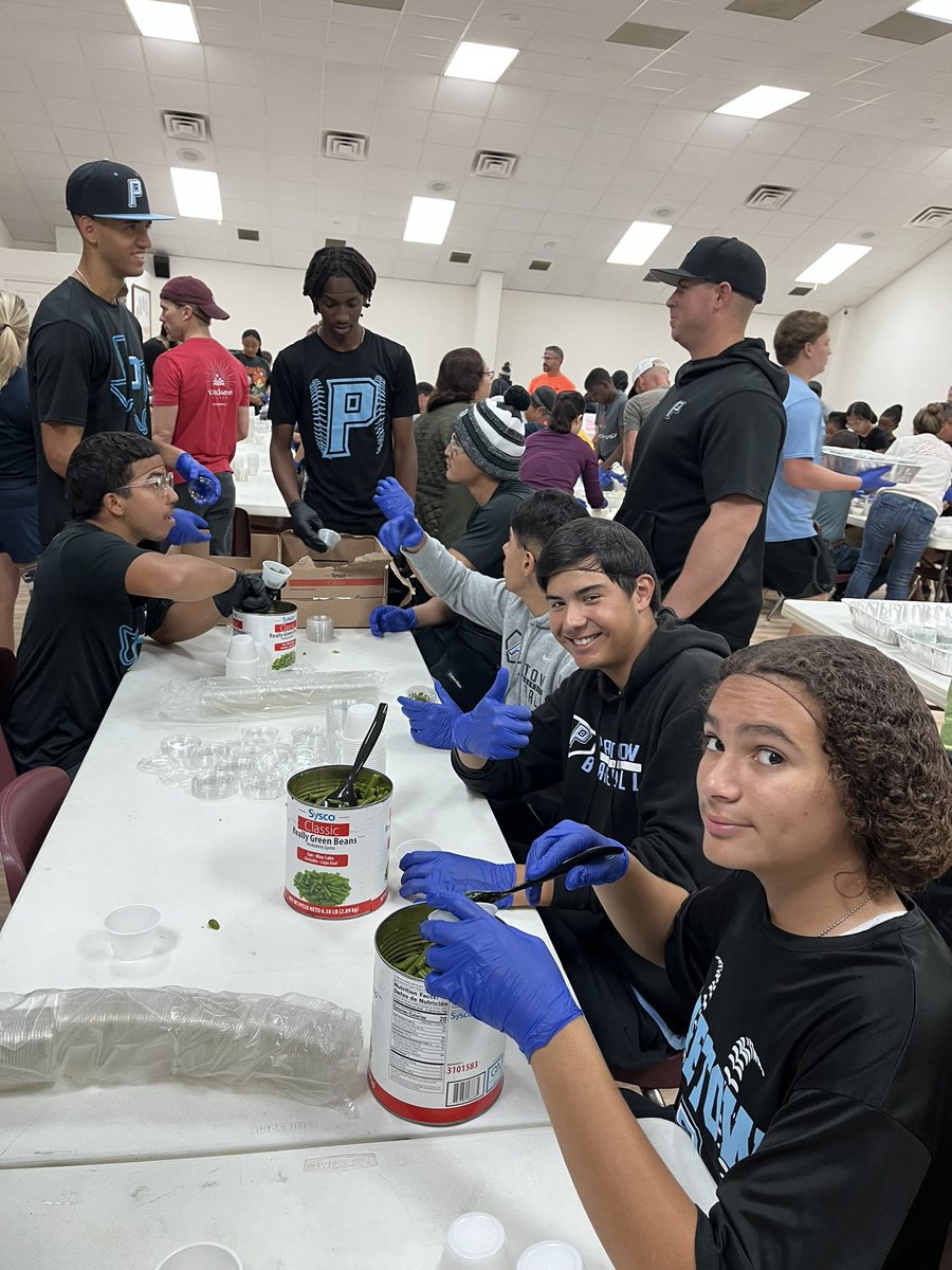 So proud of all the boys on the <a href="/Paetow_BSBL/">Paetow Baseball</a> team that came out to volunteer. Preparing food for <a href="/OperationTurkey/">Operation Turkey</a> 🦃
<a href="/katyisd/">Katy ISD</a> <a href="/KatyISDAthletic/">Katy ISD Athletics</a>