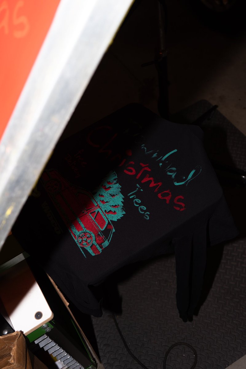 wavyoaksco's tweet photo. NEW ITEMS AND AUTOMATIC 20% OFF ALL ORDERS UNTIL MIDNIGHT! https://t.co/mNJTJZivB6 https://t.co/QRq7EUJ8DH