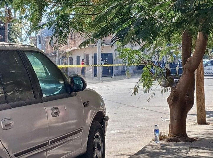 valenti57735345's tweet photo. Sic4rios del C JNG y el C SRL apuntaron sus armas contra mujeres y ejecut4ron a tres en menos de 24 horas a una de las cuales la señalaron de tener nexos con sic4rios del #Marro en #Celaya, #Guanajuato https://t.co/qhgacRYXpH