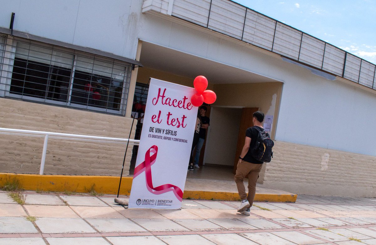 🔴En el marco del Día Mundial de la Respuesta al VIH/SIDA, el 1 de diciembre, la Dirección de Salud Estudiantil, junto al Ministerio de Salud y Deportes de Mendoza y OSEP, ofrecieron testeos voluntarios, rápidos, gratuitos y confidenciales a la comunidad UNCUYO. 🧪✨