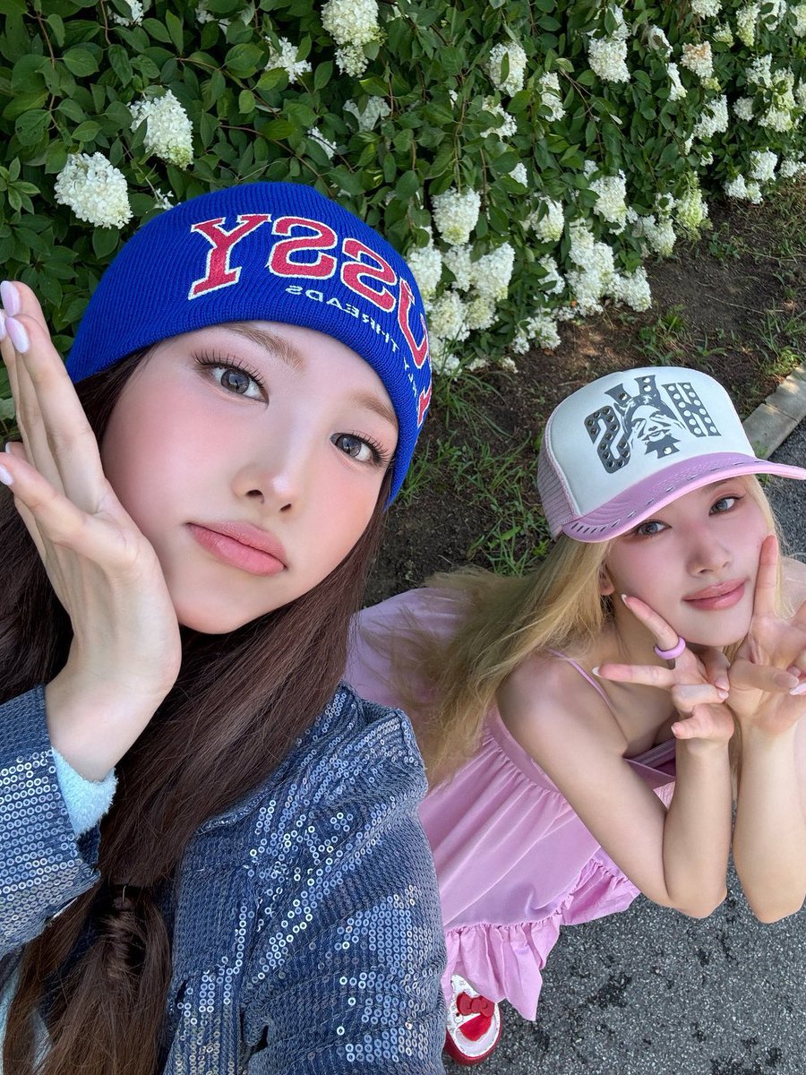 sanapiics's tweet image. 2 babies