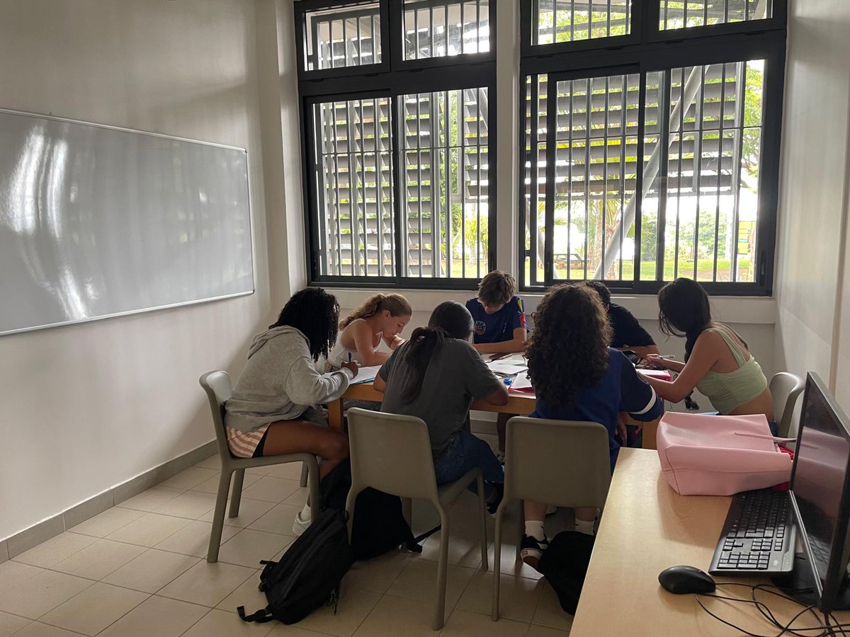IesSuarez's tweet photo. Nueva movilidad con socios/amigos de siempre. Nuestro compañero Fernando ha realizado una movilidad de observación, #Jobshadowing en #Lycée Roland Garros - Tampon, en Isla Reunion.
Gran experiencia @sepiegob #sepiegob @educacionEXT @EUErasmusPlus @Europarl_ES https://t.co/gaBG0WoyGS