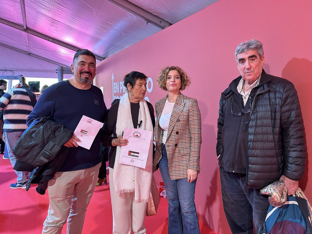 CEASsahara's tweet photo. Esta tarde, en el marco del 41º Congreso del Partido Socialista Obrero Español, desde @CEASsahara, hemos entregado una carta dirigida a la militancia socialista. Hemos solicitado el apoyo a las enmiendas que reconocen la República Árabe Saharaui Democrática.
#41Congreso https://t.co/jQCPGvwCVT