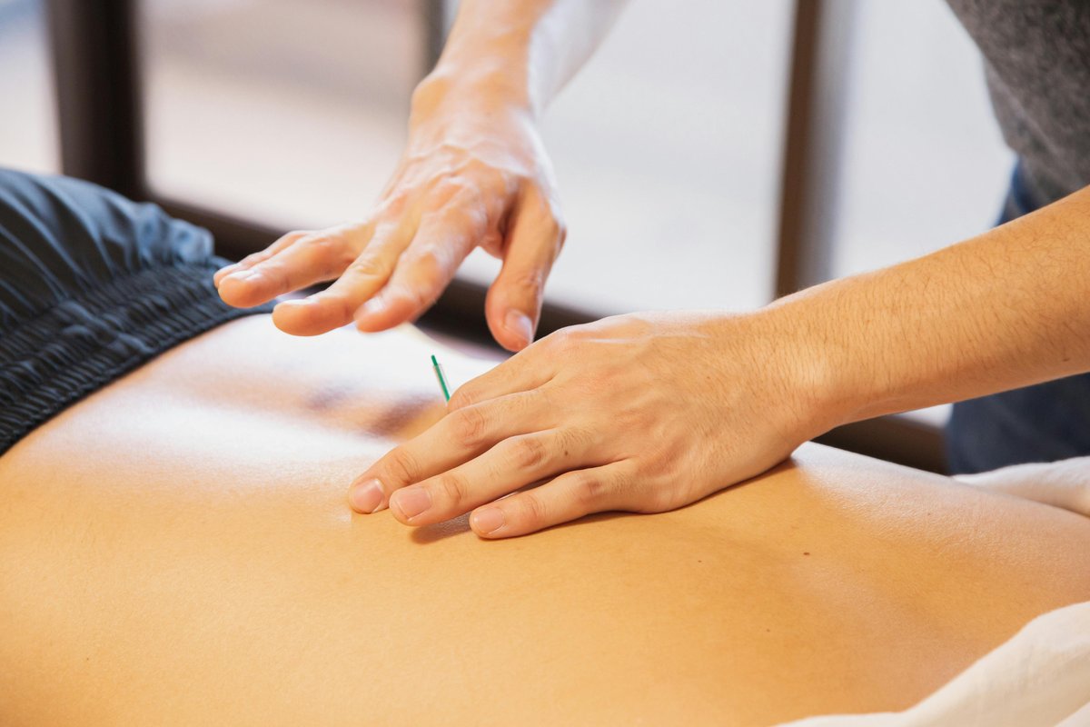 La #neuromodulacion es la aplicación de corrientes eléctricas que acelera la recuperación del tejido dañado y reduciendo el dolor.

Nuestro fisio Ignacio, realiza su doctorado sobre ello

¿Quieres saber más? 🙂 

📞 917 13 01 26   

📆 cita online carefisioterapia.es