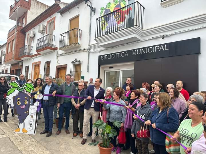 AyuntamientoCB's tweet photo. Hoy ha tenido lugar la inauguración  de nuestra nueva Biblioteca Municipal. 
Estrenamos un nuevo espacio que va a ser el corazón cultural, literario y tecnológico de nuestro pueblo, pero también, un espacio cargado de historia, tal y como afirma nuestro alcalde, Manuel Lara. https://t.co/C0EIyG7Aik