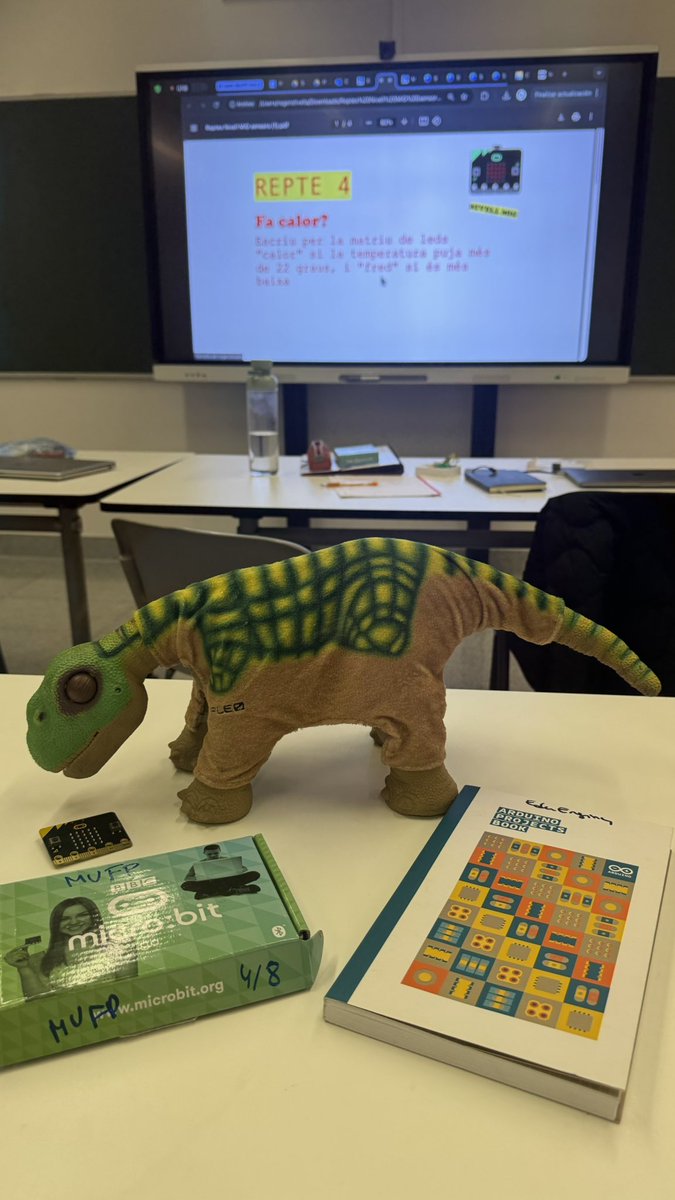RogerOlivella's tweet photo. Pedra, papers, tisores !🪨📄✂️

Un clàssic que sempre funciona amb @microbit_edu 

#MUFP @LaSalleBCN @arduino #PleoRobot https://t.co/IJ8i94fccQ