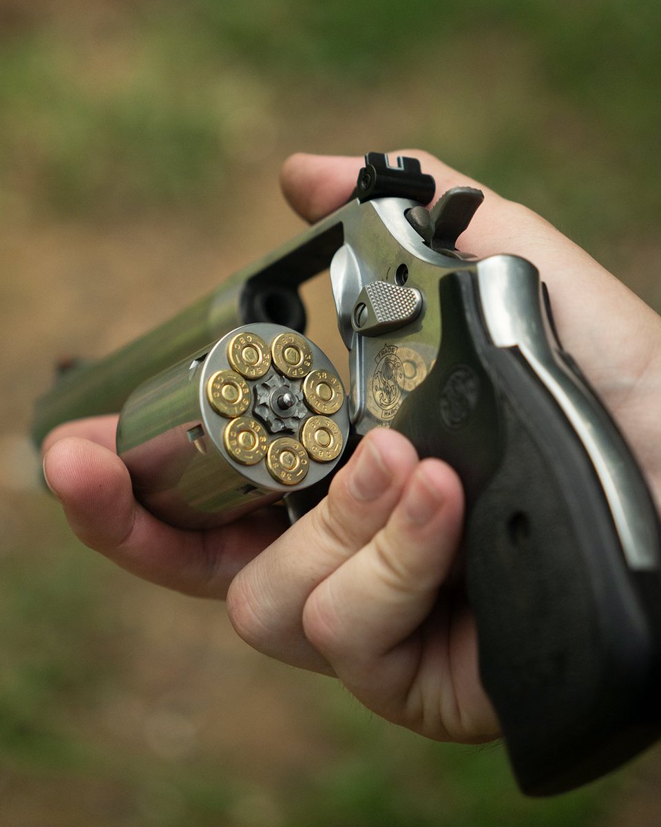 Smith & Wesson Inc. tweet media