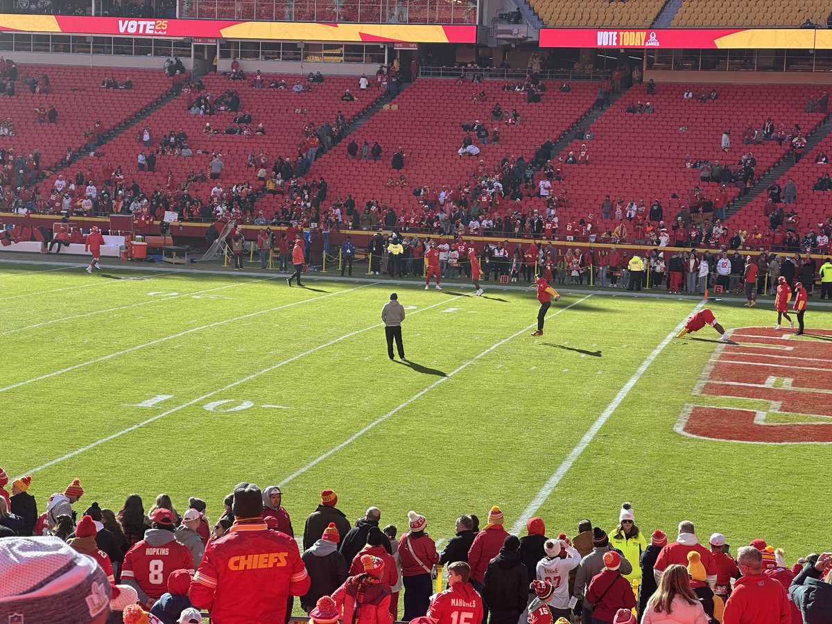 tinyemmaz63's tweet photo. #CHIEFSKINGDOME https://t.co/1sNuWqQadY