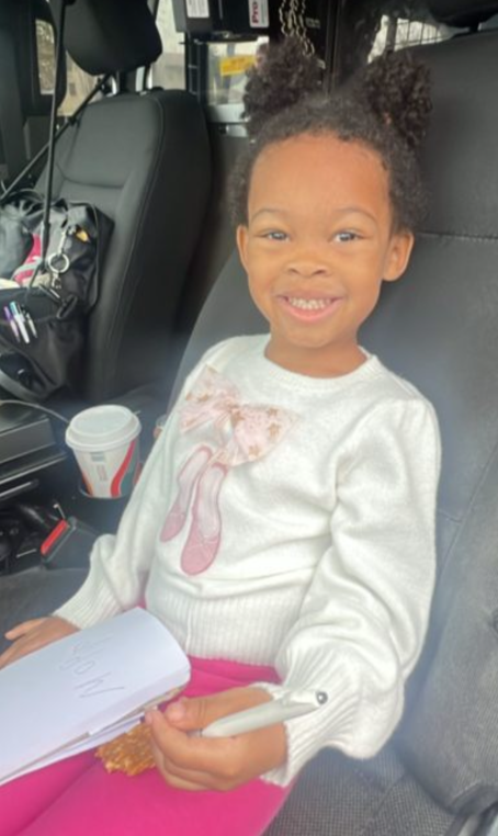 BaltCoPolice's tweet image. #HelpIdentify &quot;Malasia&quot; possible 3-4 years-old (3&apos;6 30lbs). Wearing white sweater with pink bow, pink pants, and white sneakers. Found at Middleborough Road &amp;amp; RT 702, Essex, MD 21221. Anyone with information is asked to call 911 or 410-887-0220. #BCoPD