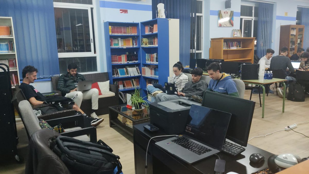 secadm1n's tweet photo. El CTF está que arde luchando por conseguir la katana ¡ánimo! ⚔💪
#secadmin2024 https://t.co/V5phbMsOMi