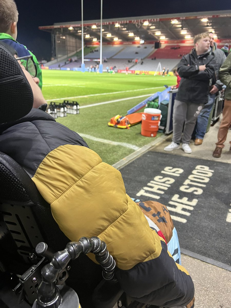 LawsEwan's tweet photo. At the stoop . This is going to be absolutely bonkers. @CliveBowman554 and @Lesley_Faith itsma shame you can’t be here too.
Lessgo Quins. #DoItForJoe 🃏 https://t.co/hzjskMJcPB