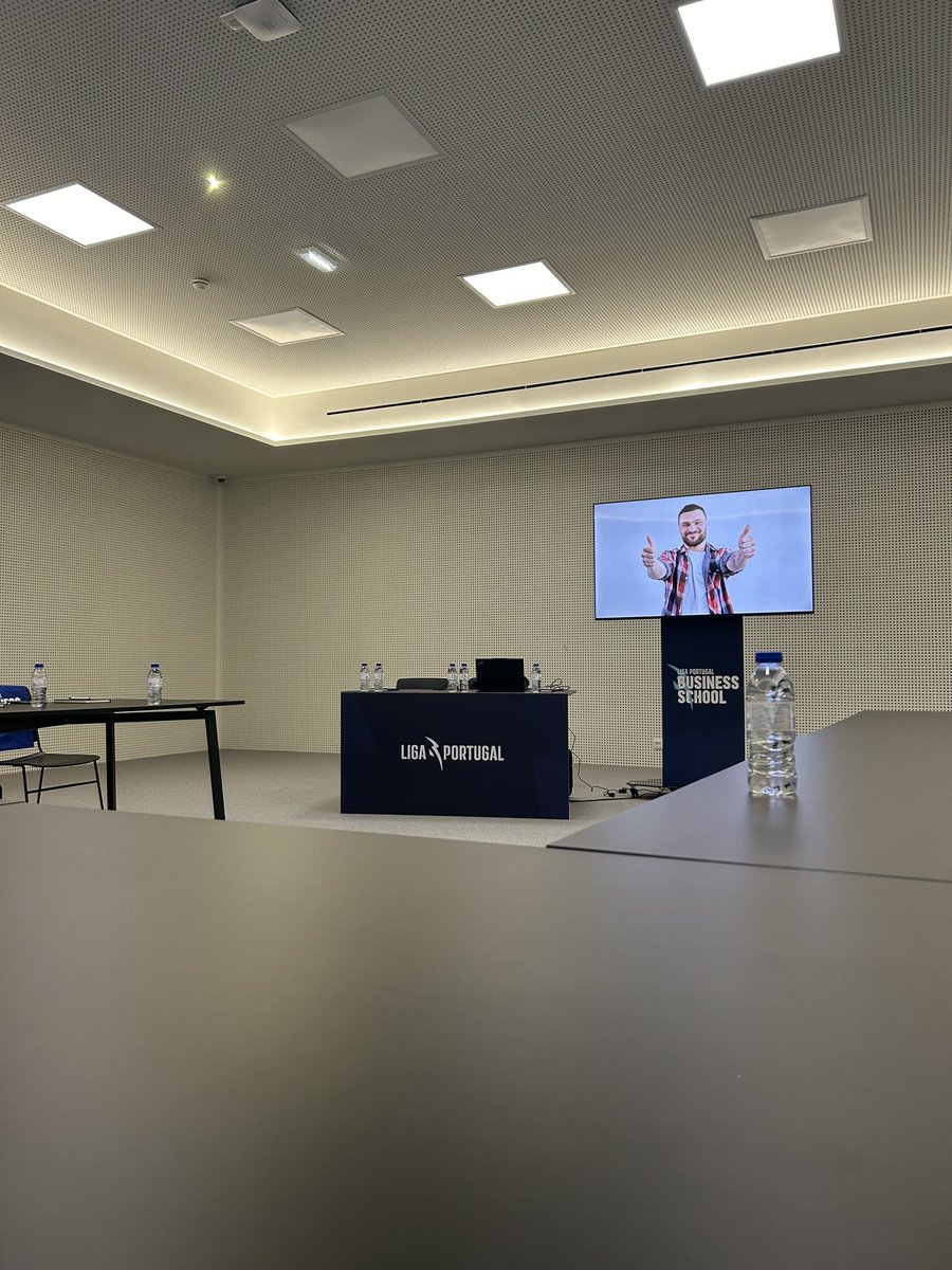dybornn's tweet photo. Workshop de Esports promovido pela @ligaportugal.

Hoje, estivemos por aqui, ao leme de oradores como Diogo David, Esports Manager da Liga Portugal, @JOliveira10_, figura incomparável deste ecossistema, e Gonçalo Azevedo, Esports Manager do @FCPorto. 

Excelente iniciativa! 👊🏻 https://t.co/h9Q6G045QG