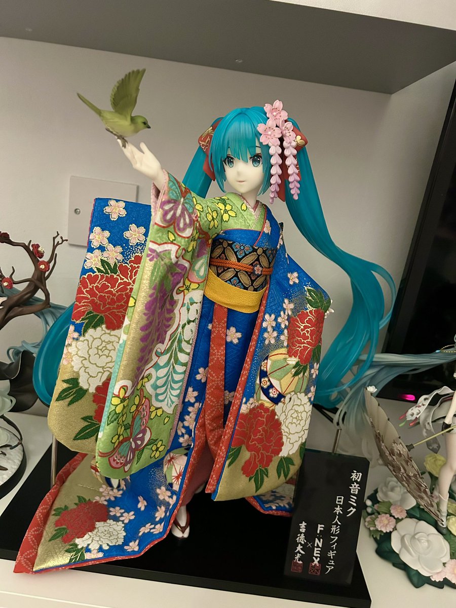 ProjectSnow7's tweet photo. This Hatsune Miku figure is so gorgeous I cannot 😭😭😭💕

#miku #hatsunemiku #mikufigure #vocaloid https://t.co/MO7wROYk0Z