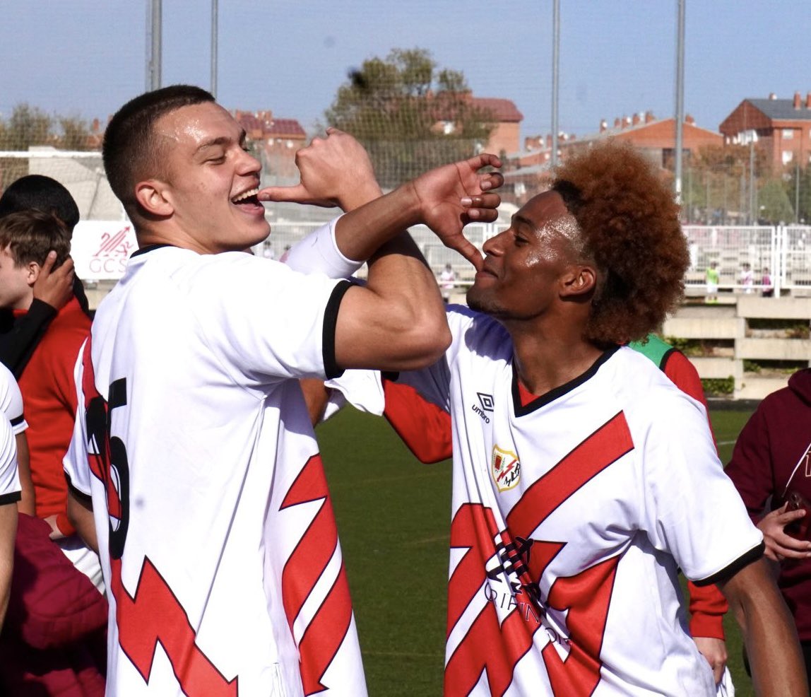 🆕 Jornada 11. Primera Aficionados G.V.
@rayovallecanoacademia Senior“A” 1-0 @sdpozosport “A” 🆕

💯 Gran partido el realizado por todo el equipo el fin de semana pasado donde se vio el compromiso de todo el equipo hasta el final del partido 💯

<a href="/matagigantesNET/">Matagigantes.NET</a>
<a href="/RINKONMIGUELITO/">RINKON MIGUELITO ⚽️🏃‍♂️</a>