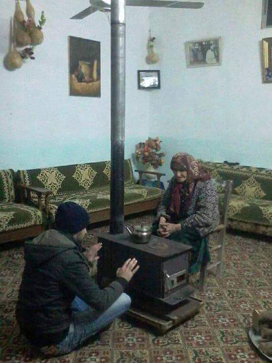 obeida_swalha's tweet photo. السهرات بالشتوية عبارة عن : 😊
- سكر الباب وراك
- هاتولنا شي لناكلو 
- الصوبة .. لا تحرق اواعيك
- بعده الشاي ما جهز
- سكر الباب وراك
- شو مالها الصوبة
- مين فتح الباب
- دير بالك لاتكب الشاي ع السجادة
- سكر الباب وراك 😐 😂 https://t.co/ge6ram5MdU
