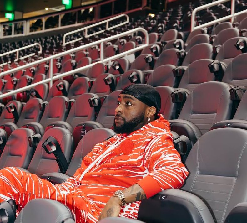 Gist with Smallie: Craze Jam Craze

1.

Davido and Odumodu are still recovering from what Twitter people have used their eyes to see these past few days.

“We listen we don’t judge” nor be for Twitter oo, because even the one they didn’t listen to, TwitterNg will still judge.