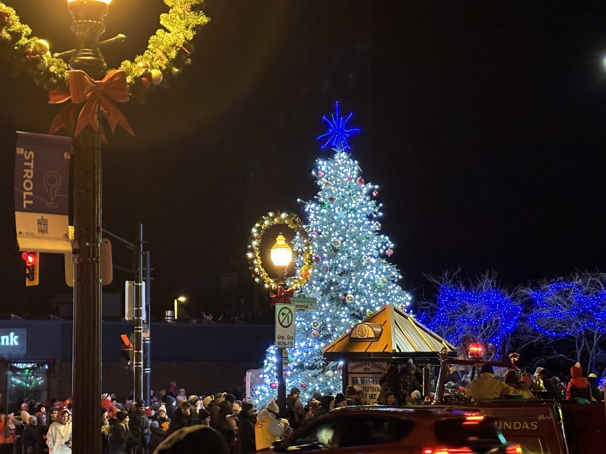 What’s Christmas like in Dundas you ask? 

It’s Lit! 🎄

Thanks to everyone who came out tonight to continue the time honored tradition of Canada’s oldest tree lighting here in downtown Dundas!