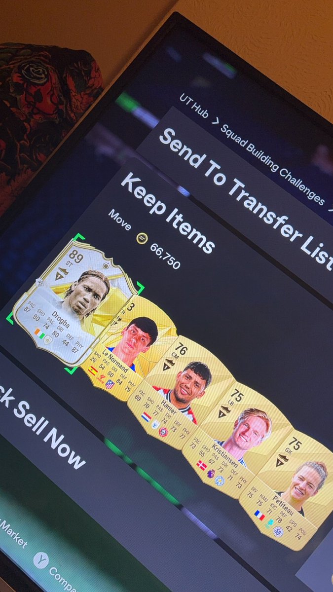 HazzaB801's tweet photo. @NepentheZ @Nick28T @NickRTFM 
League sbc from drogba, champs 84x10 for de bruyne tradeable

Thank god for Black Friday #FC25 #thunderstruck https://t.co/PebZoPl8m9