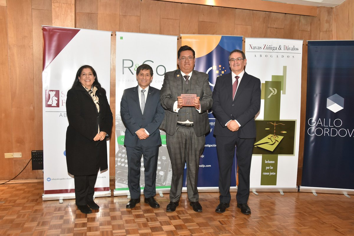 PUCE_Ecuador's tweet image. 🎉⚖️ ¡Celebramos 78 años de la Facultad de Jurisprudencia de la PUCE! 
En esta Sesión Solemne, se dieron reconocimientos al esfuerzo de nuestros estudiantes, docentes y jubilados en los últimos dos años. 
¡Somos educación que transforma! 💙