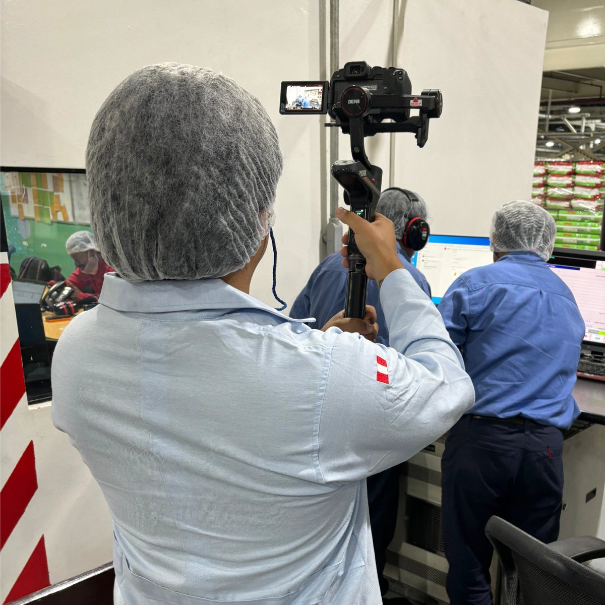 LaPostaStudio's tweet photo. Esta semana estuvimos grabando un proyecto increíble 📸🎥
#ProducciónAudiovisual #PostProducción #FilmMaking #EdiciónDeVideo #RodajeCreativo #DirectoresDeFotografía #MontajeAudiovisual https://t.co/61vZQmsPSy