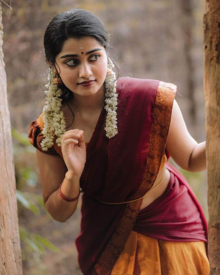 Ragavi92433588's tweet image. புரியாமல் போனாலும் 
கண்கள் பேசும் கவிதைகள் 
பேரழகு தான்!
Good Moring