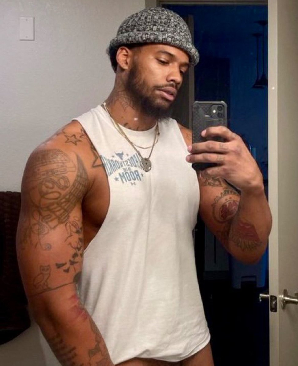 Strapping_Men's tweet photo. https://t.co/DpLv3cwJxm