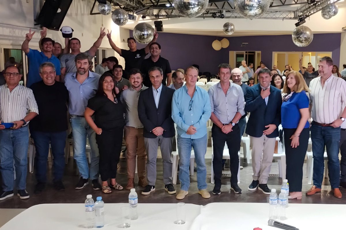 Junto a compañeros y compañeras de diferentes espacios peronistas participamos de la charla de @bossiodiego, <a href="/gmmarangoni/">Gustavo Marangoni</a> y @michelguilleok en Concordia. 

El análisis profundo del panorama político y económico es fundamental para interpretar mejor la realidad.