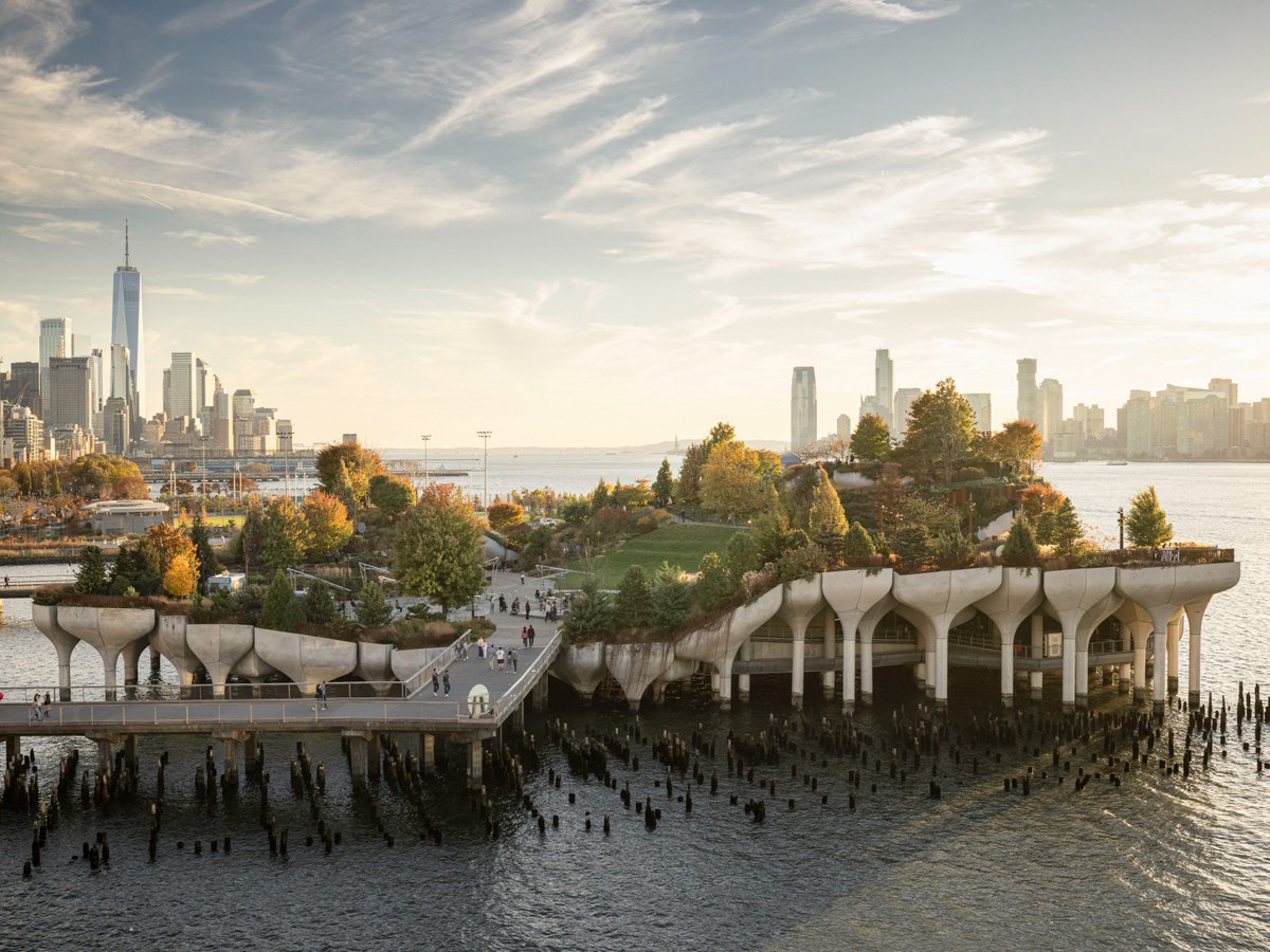 littleislandnyc's tweet photo. What’s your favorite spot to enjoy the season at Little Island? 🍂 The park is dressed in rich autumn colors, making it a perfect time to explore. 

📸: Michael Grimm https://t.co/XfA4qHKmLb
